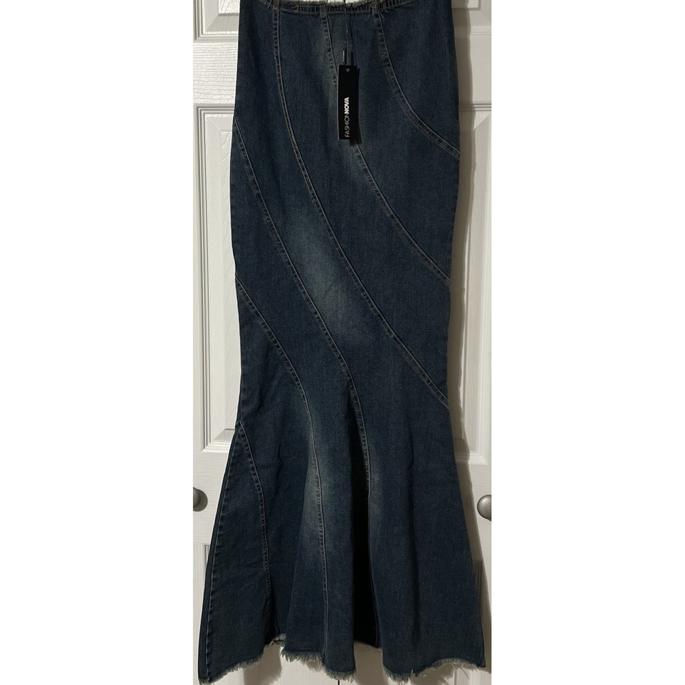 Fashion Nova NWT Different Era Denim Maxi Mermaid Flare Skirt Size Small (25x45)
